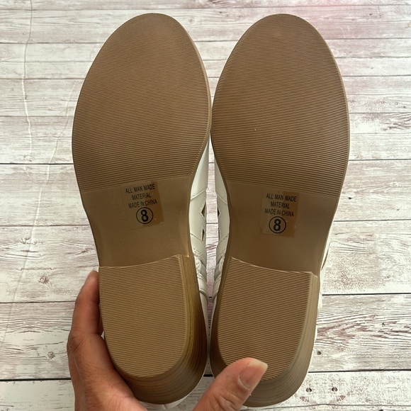 True Topic Women's White Mug Round Toe Faux Leather Stacked Western Ankle Bootie - Picture 7 of 9